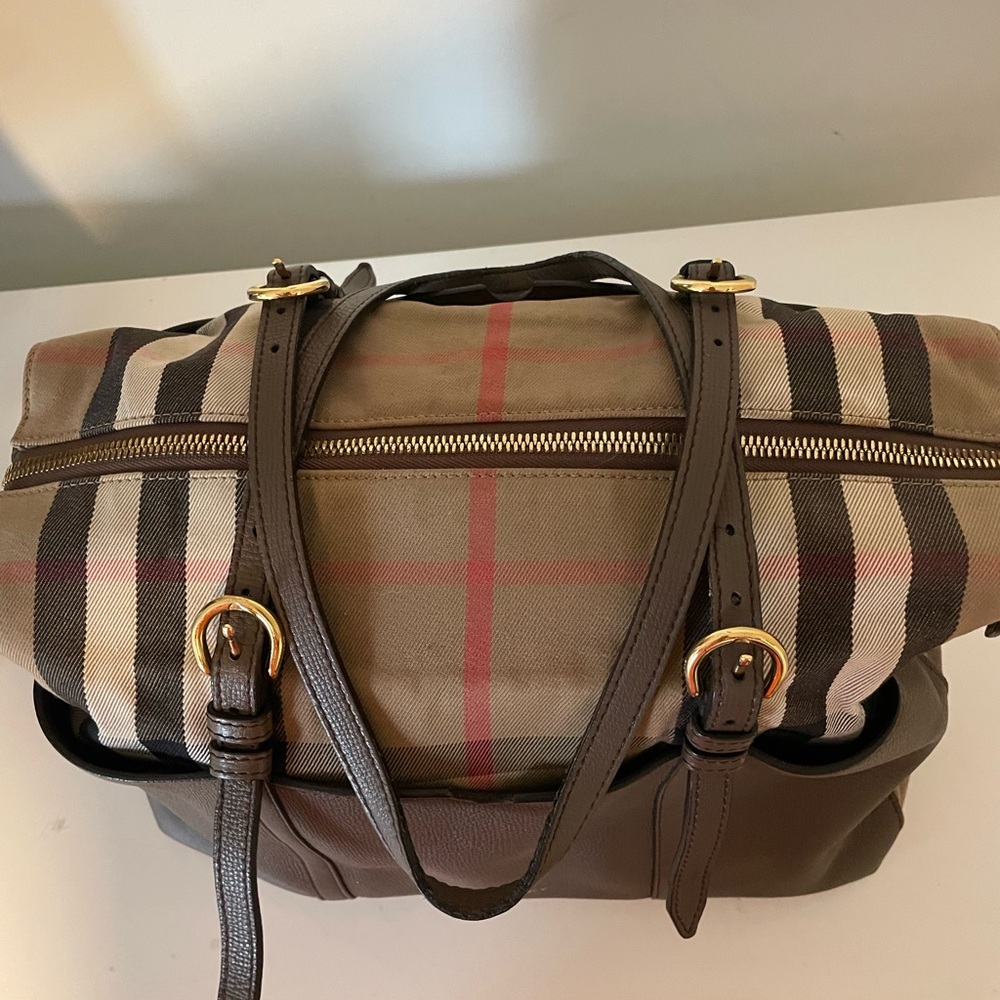 Burberry Black Leather Detail - Picture 2 of 6